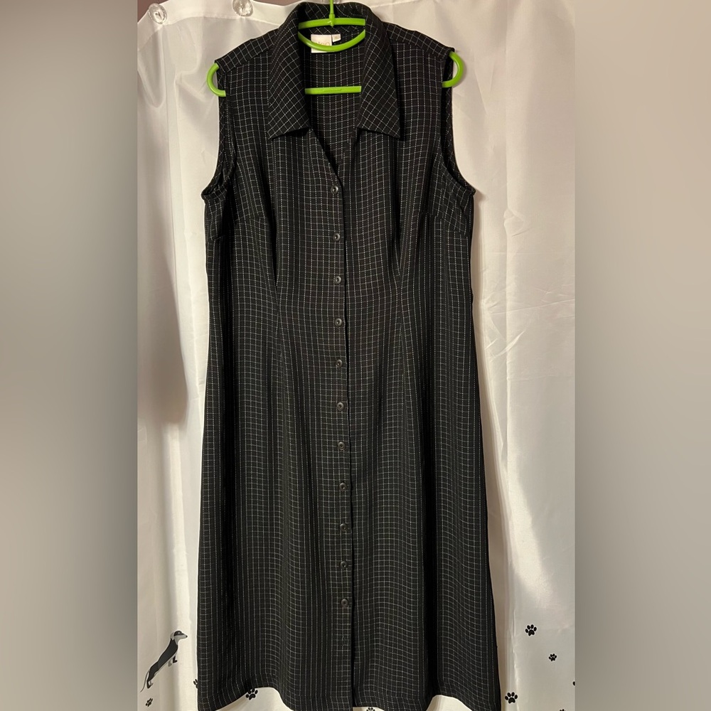 Cleo size 16 petite vintage sleeveless dress. Ties at back. Black & white check.